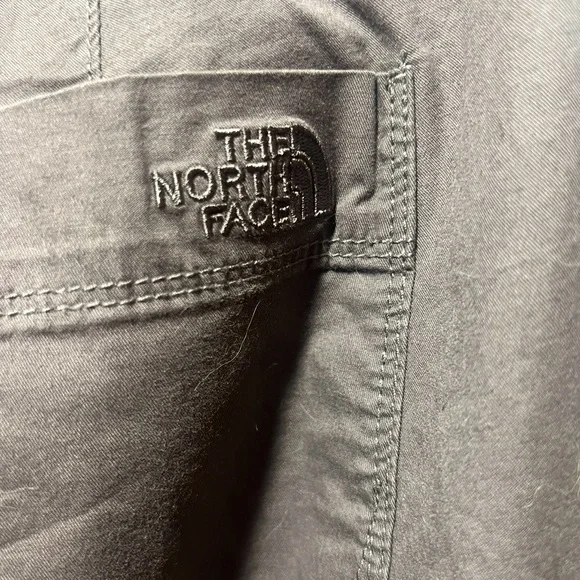 The North Face Women’s Cargo Capri Hiking Pants Taupe Gray Outdoor Size 14 - Picture 5 of 7